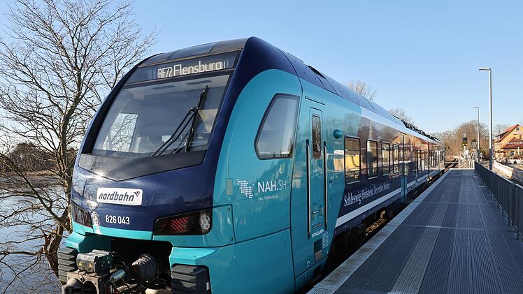 Wildpinkler bremst Regionalbahn aus - Zugbegleiter reagiert sofort