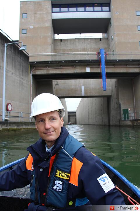 Auf Foto-Tour im  Inneren der Schleuse Erlangen