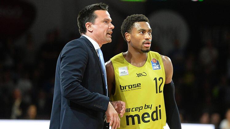 Trainer Raoul Korner mit Trey Lewis. Foto: Peter Mularczyk