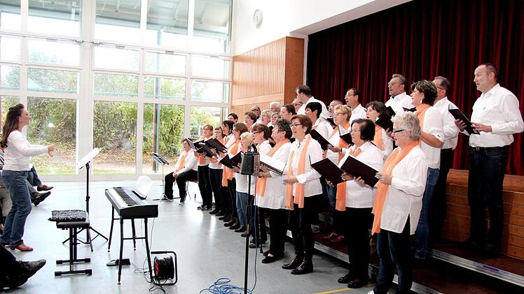 Plopp! Der Volkschor Herzogenaurach begeisterte unter anderem mit dem Popsong "Lollipop"Richard Sänger