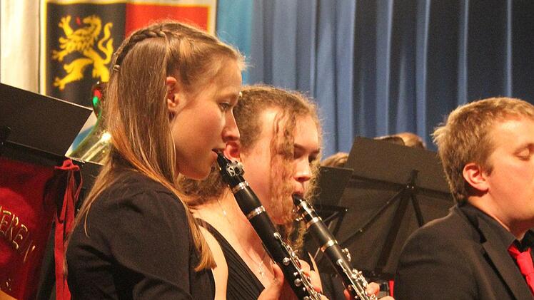 Klarinettistin Hannah Dörfler spielte beim Konzert mit, obwohl sie am selben Tag ihre D1-Prüfung hatte: Sie hat sie mit 1,0 in Theorie und Praxis bestanden.Sonny Adam