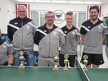 Tischtennis-Vereinsmeister beim DJK-SV Neufang wurde erneut Michael Kolb (Zweiter von rechts). Mit im Bild die weiteren Bestplatzierten im Einzel und Doppel: (v. l.): Sebastian Kotschenreuther, Roland Rehm, Udo Trebes, Nico Trebes und Vorsitzender Bernd Haderlein  Foto: Hans Franz