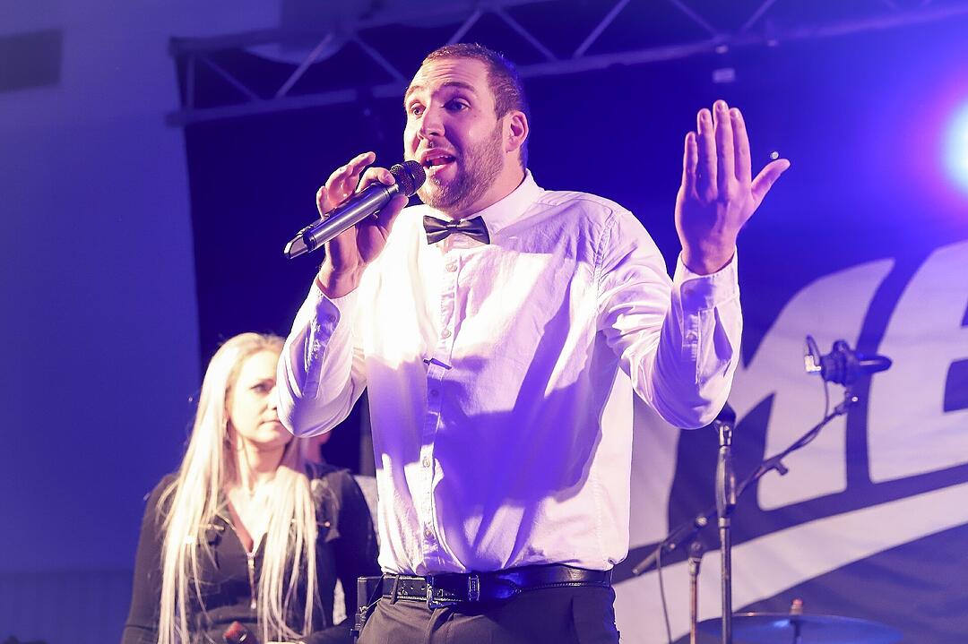 Es wurde in das Jahr 2025 gefeiert.