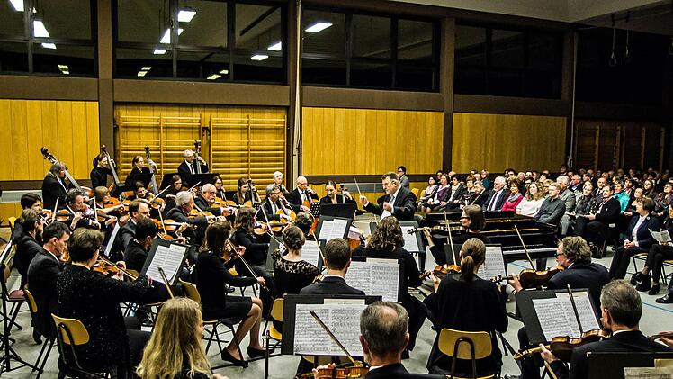 Impressionen vom Sinfoniekonzert der "Musikfreunde Neustadt".Foto: Jochen Berger