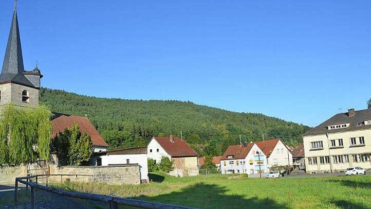 Seit gut fünf Jahren wird am Ortskern ein Gemeindezentrum geplant, die Planungen waren fortgeschritten, doch nun geht man zurück zu den Anfängen. Foto: K.- H. Hofmann