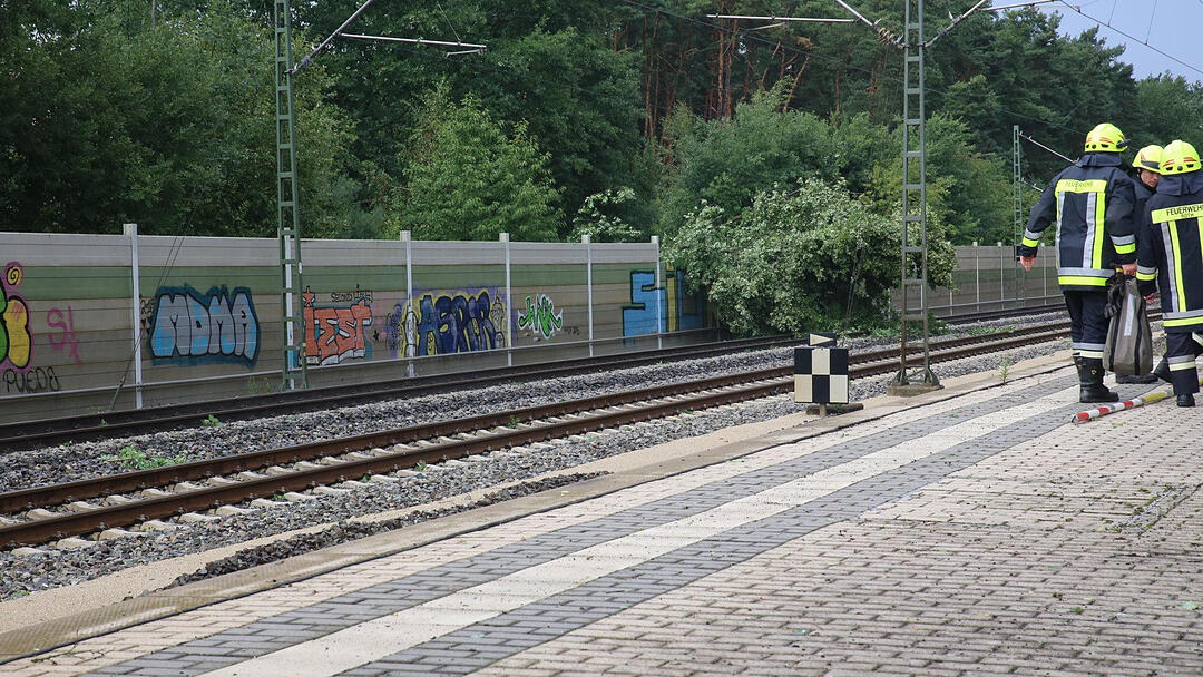 Gewitter über Mittelfranken haben Bäume umstürzen lassen. Im Landkreis Roth war eine Bahnstrecke zeitweise lahmgelegt.