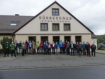 Beim Gemeindetagsausflug verbrachten die Teilnehmer einige frohe Stunden in Streitberg und Oberfellendorf. Foto: P. Pöhlmann
