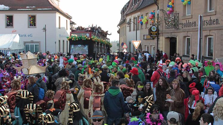 Marktplatztreiben in Stadtsteinach. Foto: Jürgen Gärtner