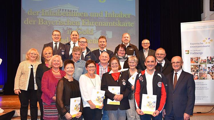 Dem Engagement im Ehrenamt bei Rotem Kreuz und Wasserwacht galt ebenfalls ein großer Dank von Landrat Wilhelm Schneider und Juliane Freund.