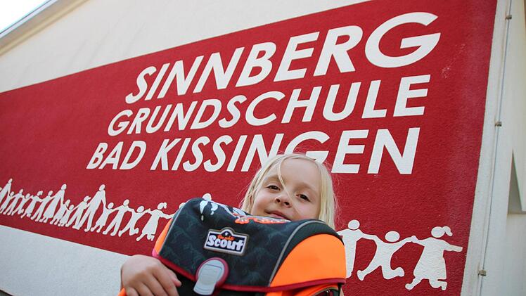 Sophie aus Bad Kissingen ist eines von 755 Kindern, das im September im Landkreis Bad Kissingen eingeschult wird. Sie freut sich schon auf den ersten Schultag an der Sinnberg-Grundschule. Foto: Benedikt Borst