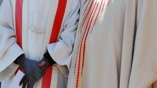 Father John Bosco Nnyanzi aus Uganda (links) zusammen mit Detlef Pötzl  Foto: privat