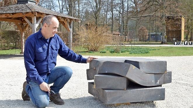 Ein neuer Stil von Thomas Röthel lässt Stahl weich wie Schaumstoff aussehen.