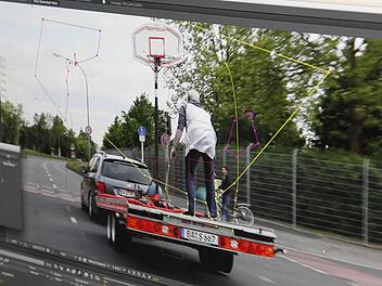 Das Schneiden des Videos erfordert viel Feinarbeit. Foto: Lena Alt