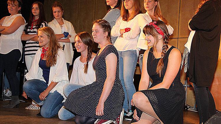 Die Schüler des Philipp-Schönborn-Gymnasiums Münnerstadt begeisterten bei ihrem Sommerkonzert mit Musik und Gesang. Foto: Dieter Britz