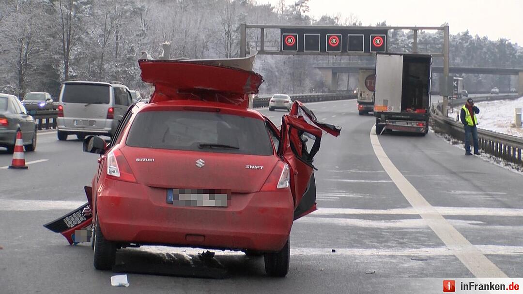 Schwerer Verkehrsunfall auf A3 bei Tennenlohe