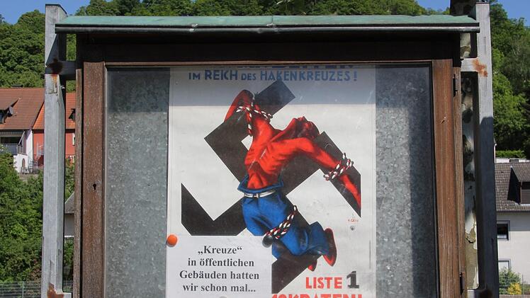 Um diesen Aushang geht es: Das Plakat h&auml;ngt im Schaukasten am Eltmanner Freibad.  Klaus Schmitt