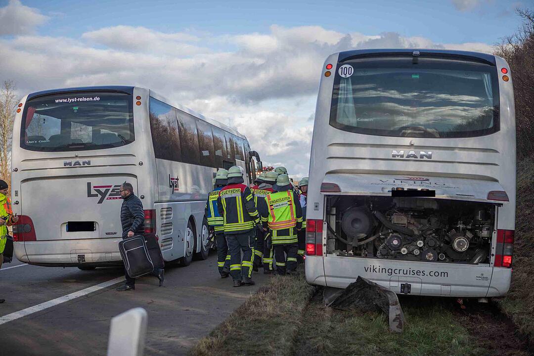 Mittelfranken: Bus mit 26 Schülern verunglückt auf A7 – mehrere Verletzte