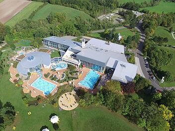 "Therme Natur", des Kurparks (rechts) ThermeNatur