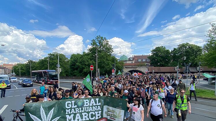 Global Marijuana March Nürnberg: Cannabis-Parade mit Hunderten Demonstranten - Bilderstrecke
