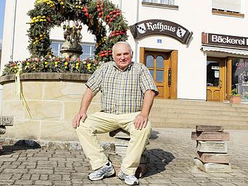 Günther Pfändner hat fürs Foto schon mal den Anzug ab- und die legere Kleidung angelegt. Nach zwölf Jahren als Chef im Wonseeser Rathaus ist Schluss mit Kommunalpolitik für den 63-Jährigen. Der dreifache Vater und gelernte Metzger will sich künftig wieder voll seinem kleinen Betrieb widmen. Foto: Jochen Nützel
