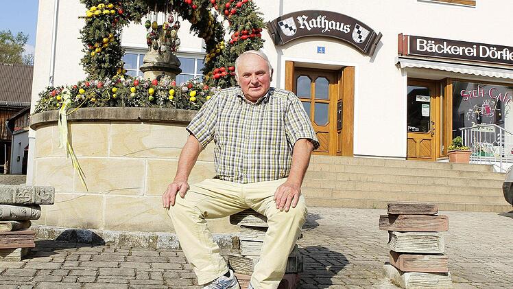Günther Pfändner hat fürs Foto schon mal den Anzug ab- und die legere Kleidung angelegt. Nach zwölf Jahren als Chef im Wonseeser Rathaus ist Schluss mit Kommunalpolitik für den 63-Jährigen. Der dreifache Vater und gelernte Metzger will sich künftig wieder voll seinem kleinen Betrieb widmen. Foto: Jochen Nützel
