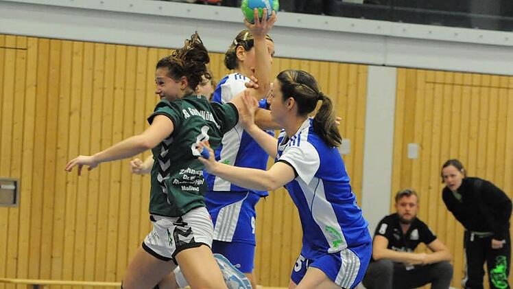 Szene aus dem Spiel der SG Garitz/Nüdlingen (grüne Trikots) gegen den ASV Dachau. Foto: Hopf