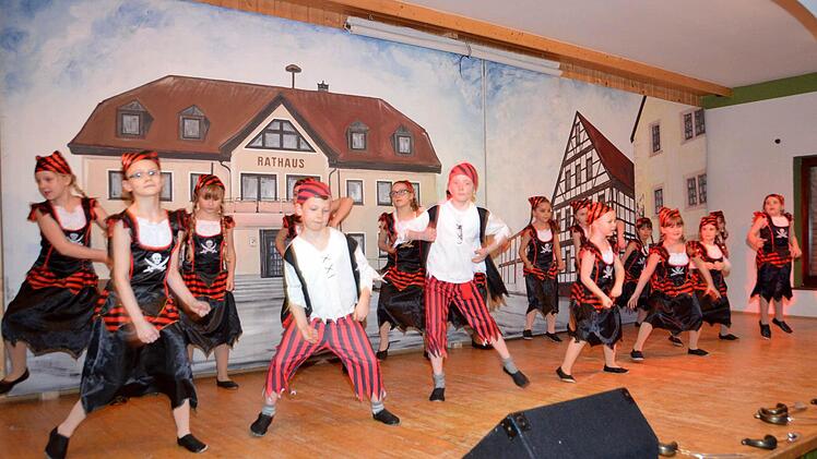 Die Kindertanzgruppe der "Minikels". Foto: Peter Rauch