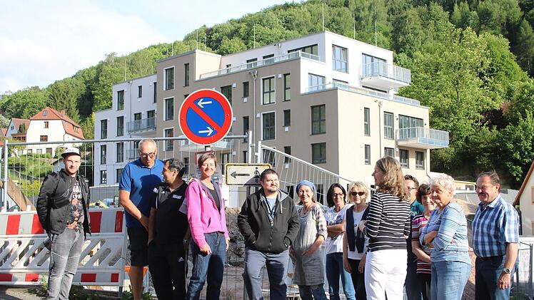 Viele Anwohner im Spiegel sind genervt vom ruhenden und vom fahrenden Verkehr. Ihr Wunsch wäre: durchgängig Tempo 30 vom Röhrenplatz bis zur Stadtgrenze.Stephan Tiroch