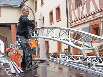 Die Bühne ist eine Art Stecksystem. Sie kann deutlich schneller aufgebaut werden als das Vorgänger-Modell.