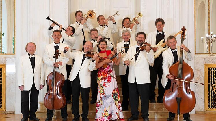 "Mal draufsehen" will Oette auch beim Kurorchester, aber "wohlwissend, dass wir da etwas Besonderes haben". Auf alle Fälle solle die Stelle des stellvertretende Leiters Albert Galimzanov nachbesetzt werden.