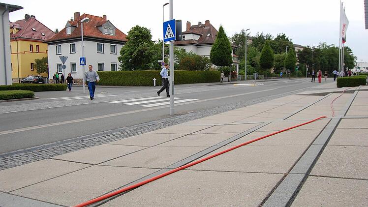 Der Belag vor dem Brose-Gebäude "25" Foto: Oliver Schmidt