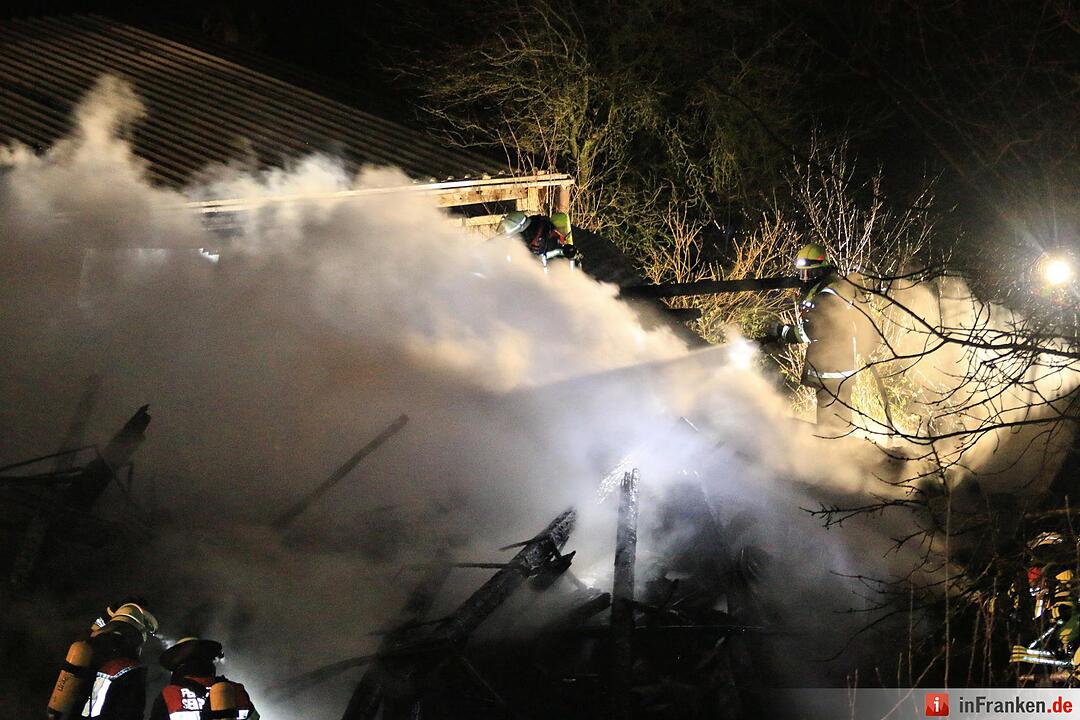 Großeinsatz: Scheunenbrand in Seigendorf