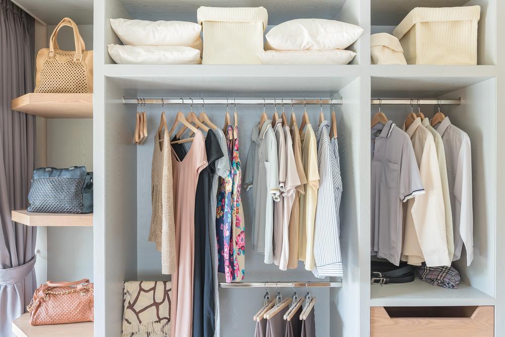 Wie den Kleiderschrank ordnen?