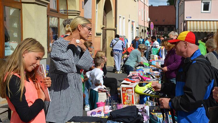 Eindrücke vom Kinderflohmarkt. Foto: Peter Rauch