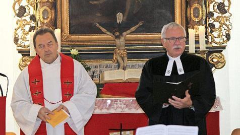 Pfarrer Dr. Mathias Rusin (links) und Pfarrer Volkmar Gregori beim ökumenischen Festgottesdienst "vom Konflikt zur Gemeinschaft".