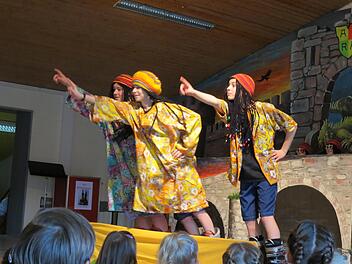 Die Jamaica Raggae Boys sorgen für "Good Vibrations" bei der Kinderprunksitzung in Aura. Doris Bauer