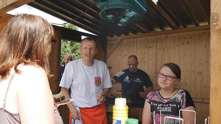 Bei den Feuerwehrmännern waren die Feuerstellen in besten Händen.