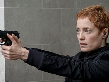 Leonie Benesch spielt im vierteiligen Brit-Thriller "Prisoner - Auf der Flucht" eine gnadenlose J&auml;gerin. Im Auftrag eines m&auml;chtigen Syndikats soll sie einen wichtigen Zeugen ausschalten.