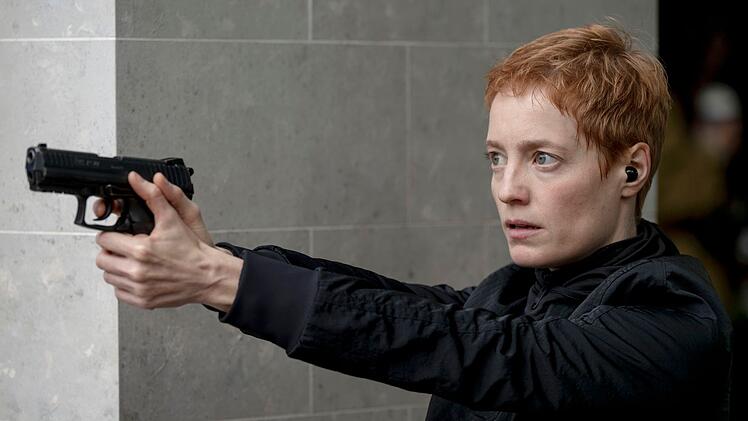 Leonie Benesch spielt im vierteiligen Brit-Thriller "Prisoner - Auf der Flucht" eine gnadenlose J&auml;gerin. Im Auftrag eines m&auml;chtigen Syndikats soll sie einen wichtigen Zeugen ausschalten.