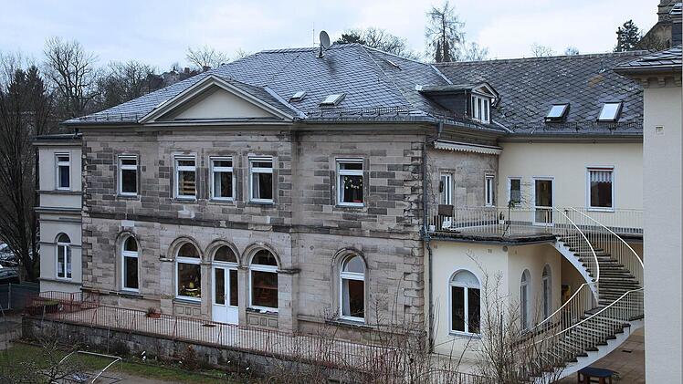 Der bauliche Zustand des Kyrill-Palais ist schlecht - zu schlecht für eine Kindereinrichtung. Eine Lösung wäre, es anders zu nutzen. Das Landestheater möchte dort Probenräume einrichten. Die Eltern hätten das Gebäude aber gern als Kinderhaus erhalten. Foto: Volkmar Franke/www.hochbild-design.de