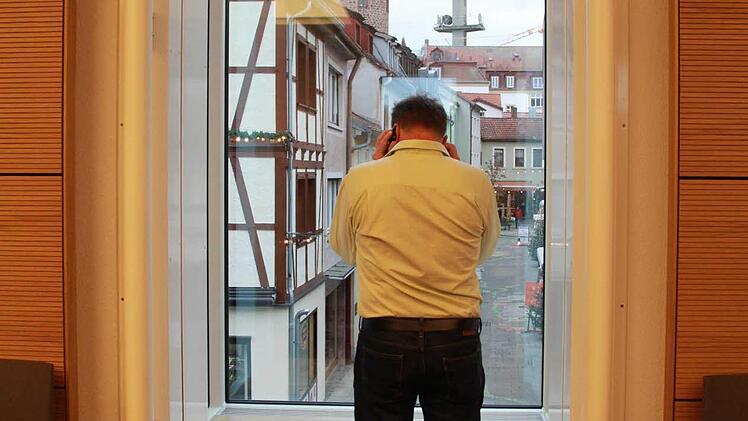 Die auffälligste Veränderung des Sitzungssaals: die sogenannten Lightcubes. Durch die sechs Würfelfenster soll reichlich Tageslicht scheinen. Foto: Carmen Schmitt