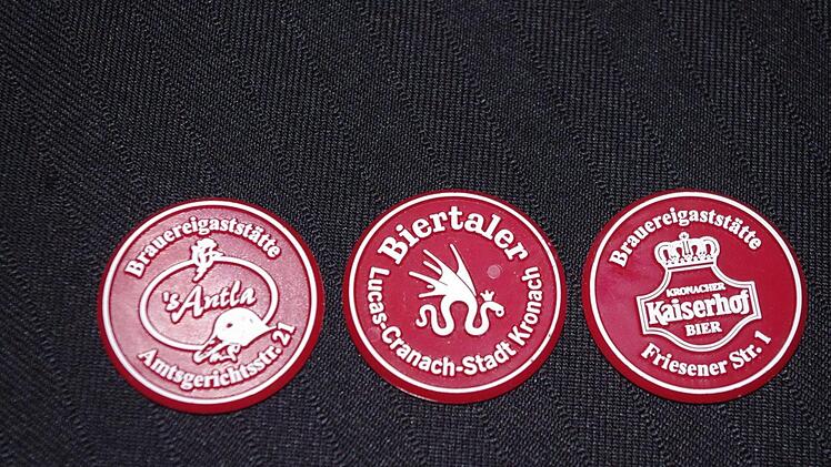 Die neuen Kronacher Biertaler sind da. Foto: Heike Schülein