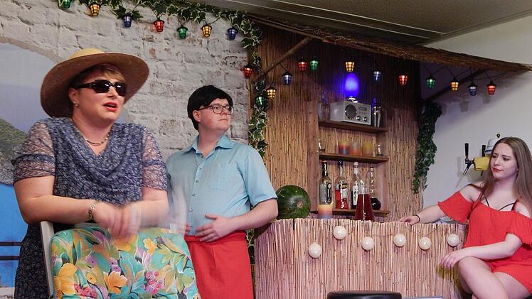 Szene mit (v. l.)  Sandra         Zimmermann, Daniel Gardill und  Vanessa Adler. Foto: Horst Wunner