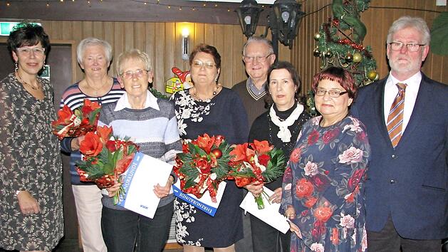 Ehrungen beim VdK-Ortsverband Coburg-Creidlitz (von links): Susann Biedefeld, Sieglinde Angerm&uuml;ller, Brigitte Angerm&uuml;ller, Veronika B&uuml;hn, Herbert Br&uuml;ckner, Christine Teuber, Isolde Neumeier und Peter Roschlau.  Foto: Norbert Karbach