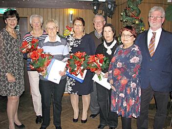 Ehrungen beim VdK-Ortsverband Coburg-Creidlitz (von links): Susann Biedefeld, Sieglinde Angermüller, Brigitte Angermüller, Veronika Bühn, Herbert Brückner, Christine Teuber, Isolde Neumeier und Peter Roschlau.  Foto: Norbert Karbach