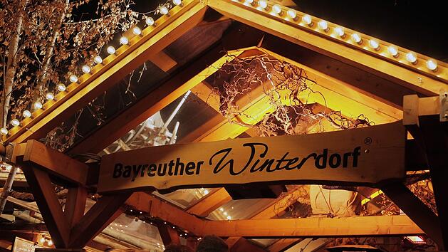 Nach langer Zwangspause &ouml;ffnet das Bayreuther Winterdorf wieder seine Pforten.