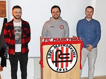 Die neue sportliche Leitung des FC Marktgraitz bei der Jahresversammlung, von links: Vorsitzender Jörg Partheymüller, Co-Trainer Sebastian Ritzel, Spielleiter Jannes Partheymüller, der neue Trainer Adrian Kremer und Zweiter Vorsitzender Peter Partheymüller
