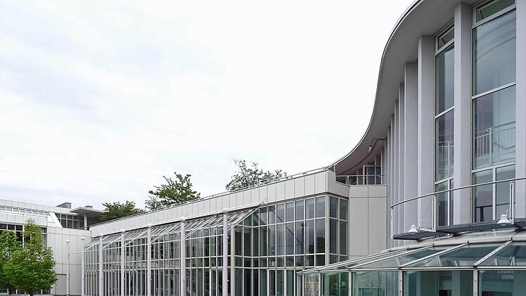 Die große Freitreppe ist inzwischen verschwunden. Sie wurde bei der Sanierung und Erweiterung abgerissen und machte Platz für ein Restaurant.Foto: Jochen Berger