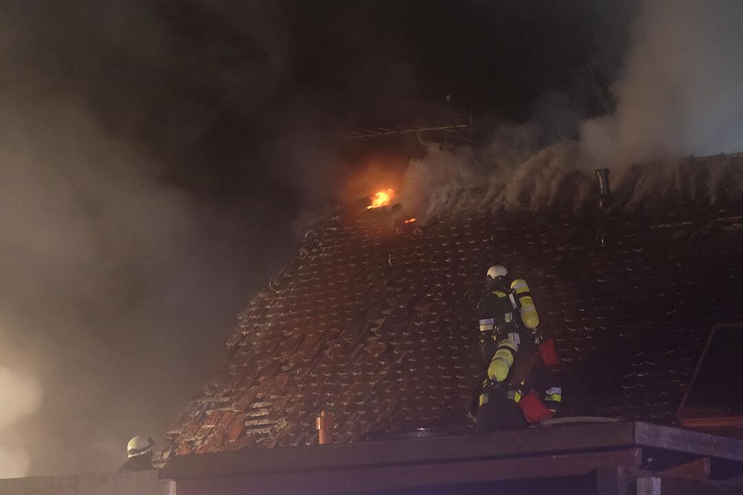 Nürnberger Gaststätte geht in Flammen auf: Anwohner evakuiert