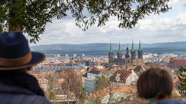 Atemberaubend ist er, der Blick über Bamberg: Die Genießerwanderung durch die Domstadt hält aber nicht nur fürs Auge einige Highlights bereit.